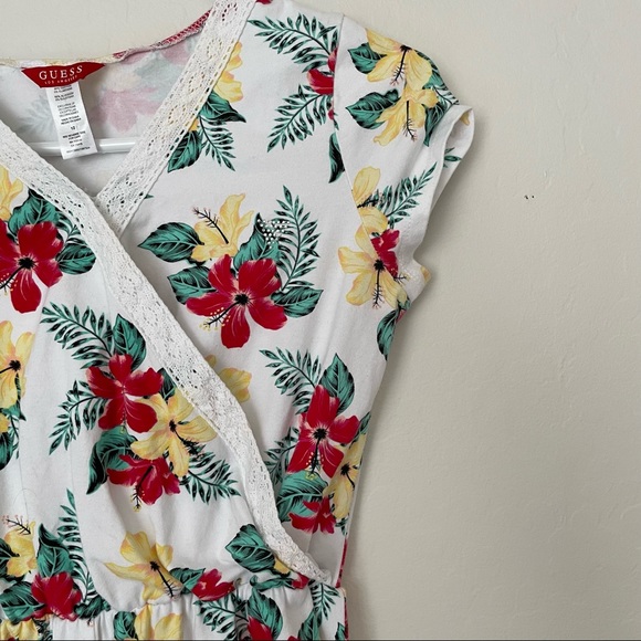 ✨SOLD✨Guess Womens Tropical Floral Romper Size 12 - Picture 3 of 8
